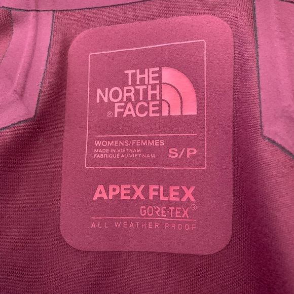 The North Face Women’s Apex GTX 2.0 Jacket. Gore-Tex. Red. Size small. - Picture 3 of 4